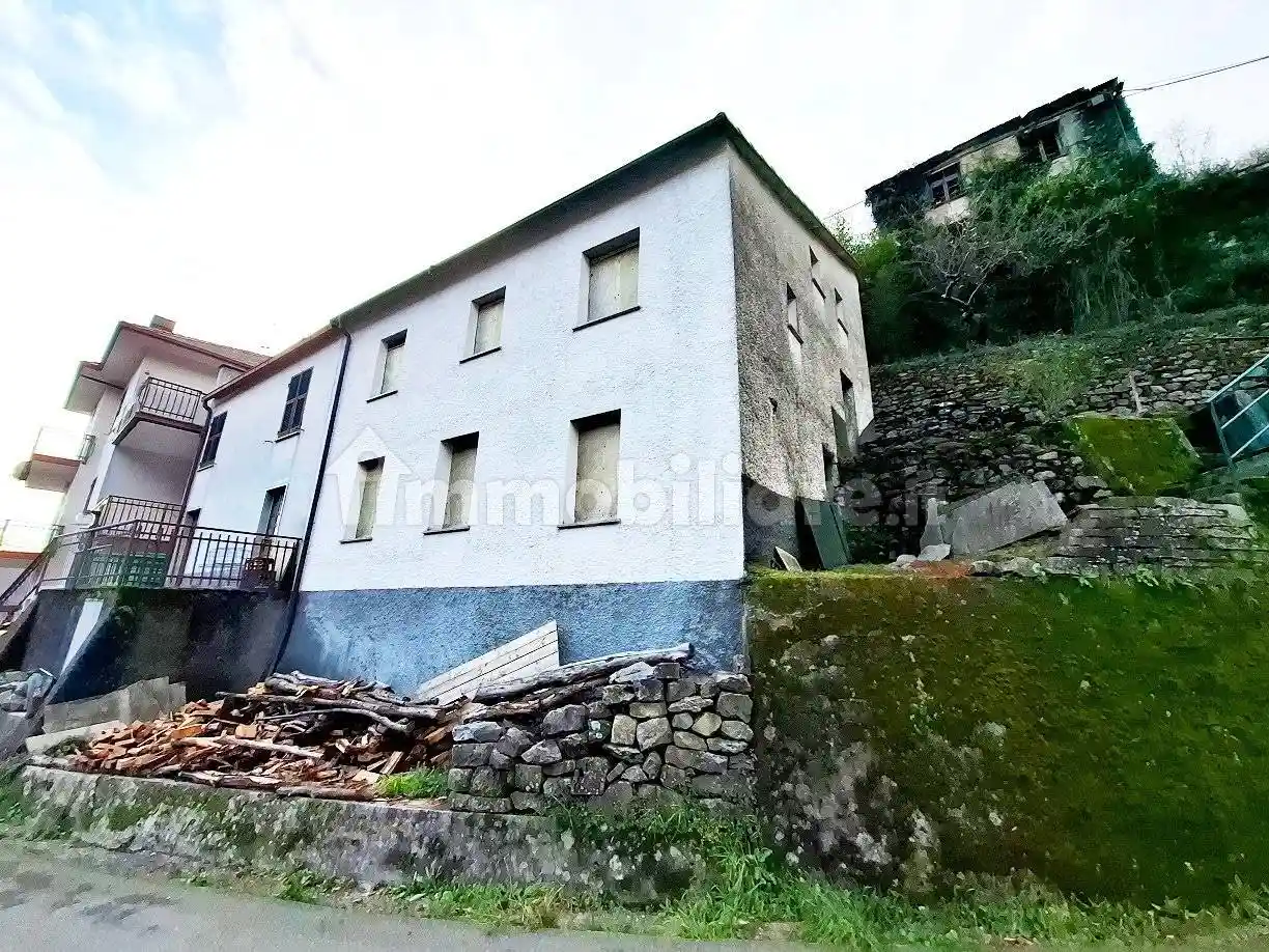 Casa indipendente in vendita a Lorsica