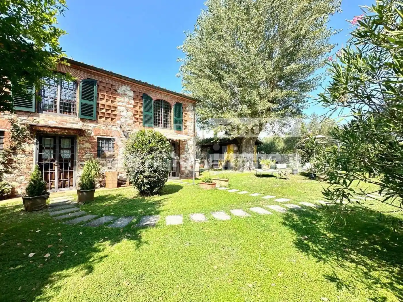 Rustico - Casale in vendita a Lucca