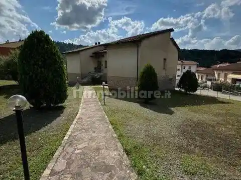 Villa in vendita a Pratovecchio e Stia
