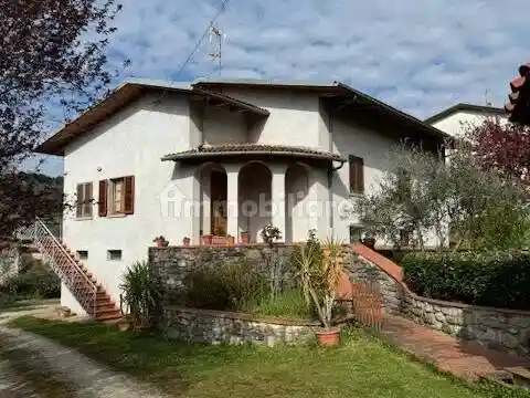 Villa in vendita a Pratovecchio e Stia