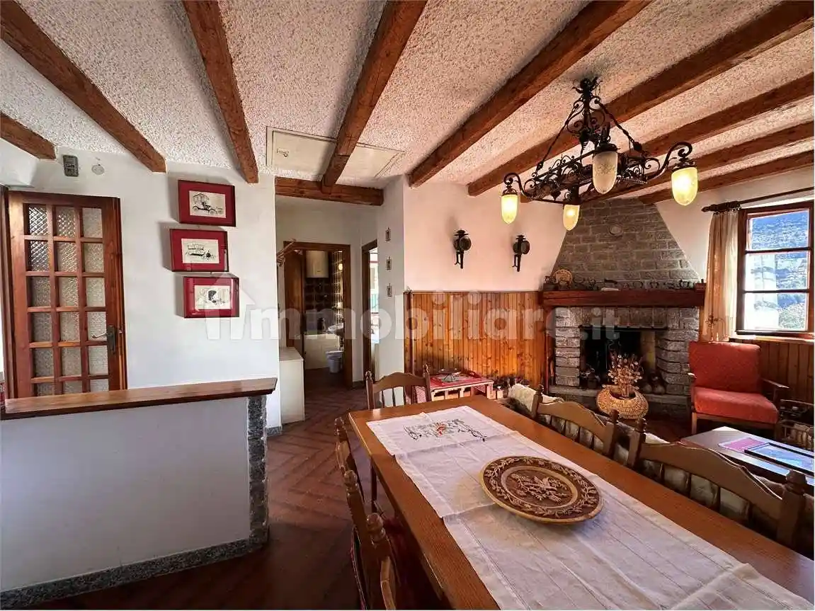 Casa indipendente in vendita a Villette