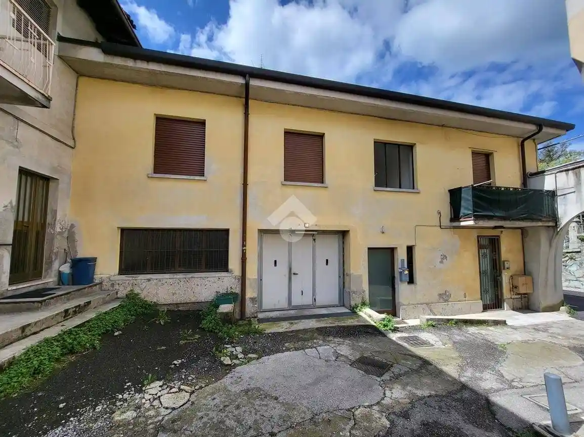 Casa indipendente in vendita a Besana in Brianza