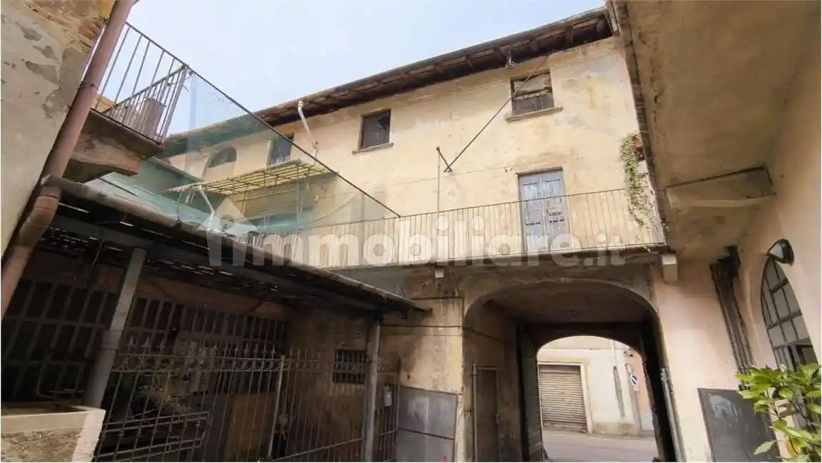 Rustico - Casale in vendita a Fenegrò