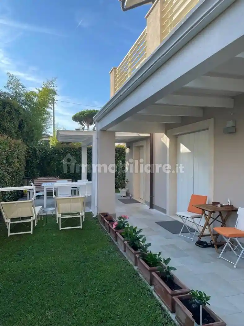 Villa in vendita a Montignoso