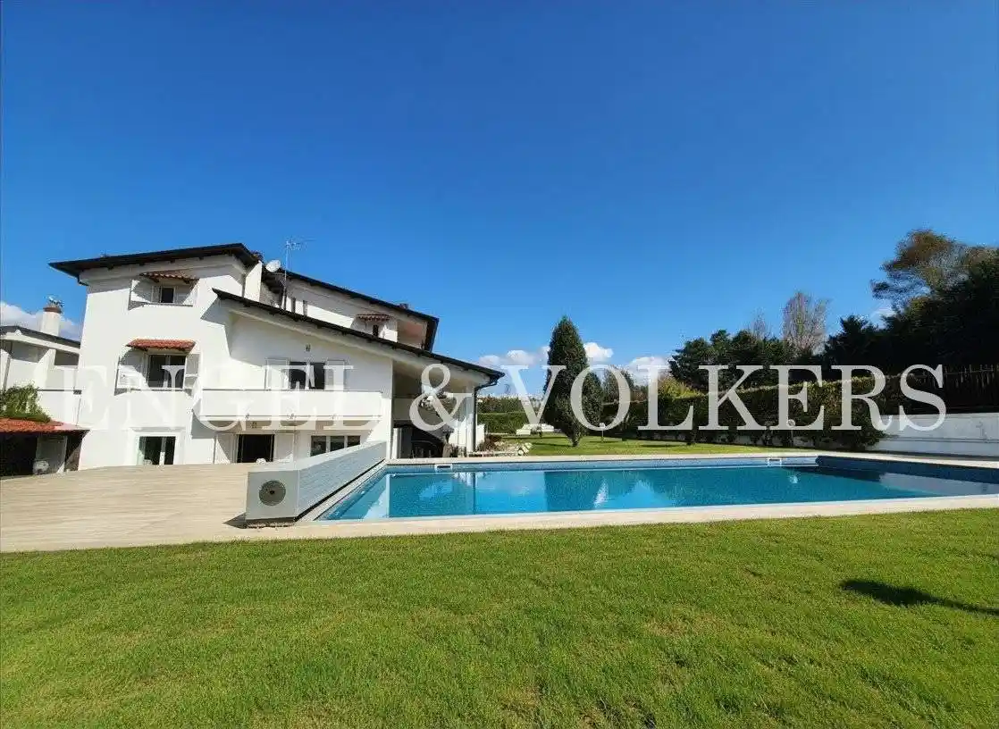 Villa in vendita a Giugliano in Campania