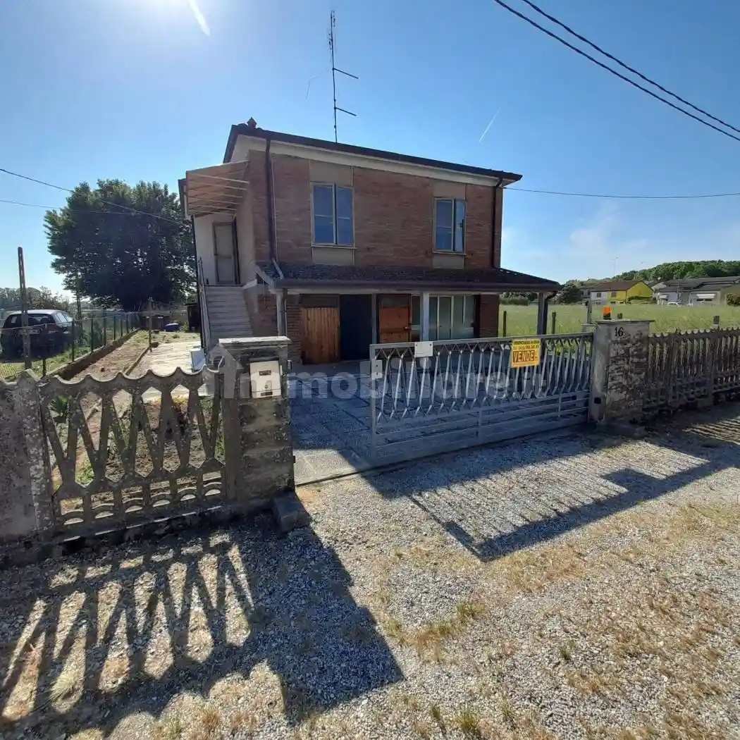 Villa in vendita a Riva del Po
