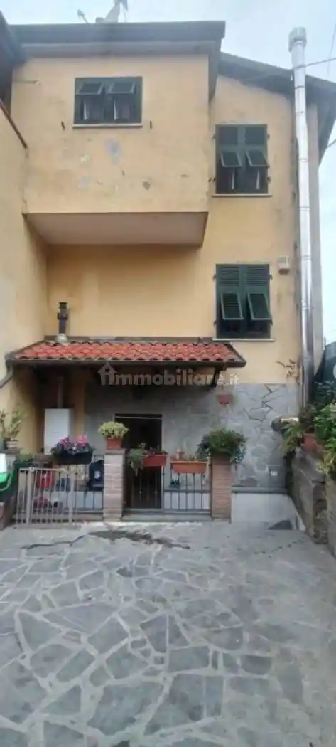 Casa indipendente in vendita a Massa