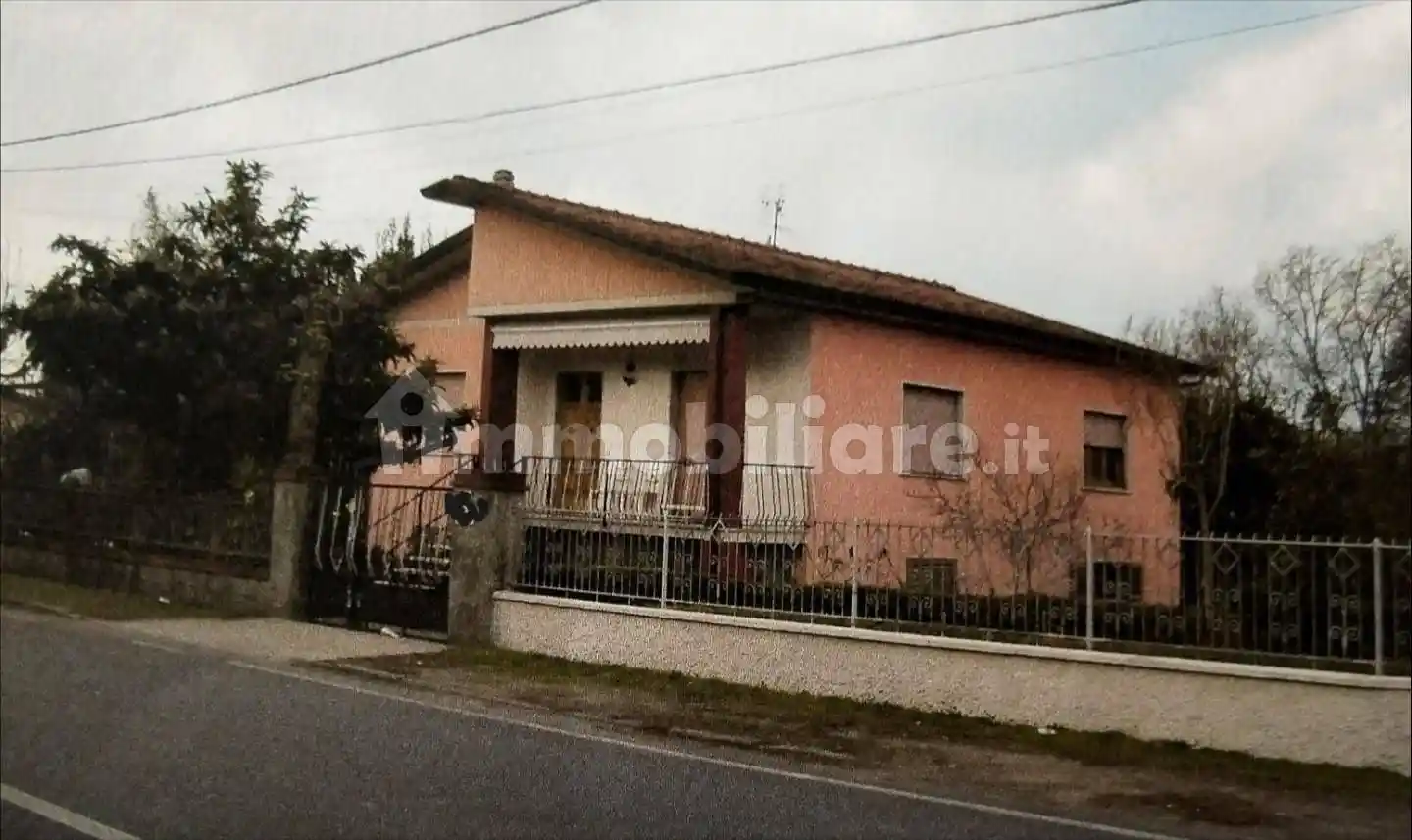 Casa indipendente in vendita a Massa
