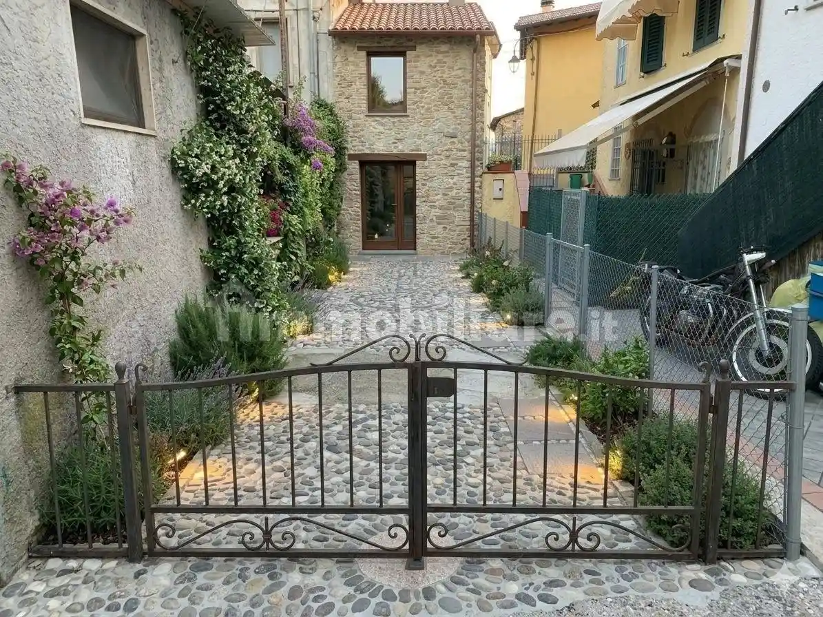 Casa indipendente in vendita a Montignoso
