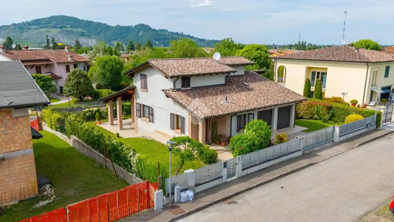 Villa in vendita a Canossa