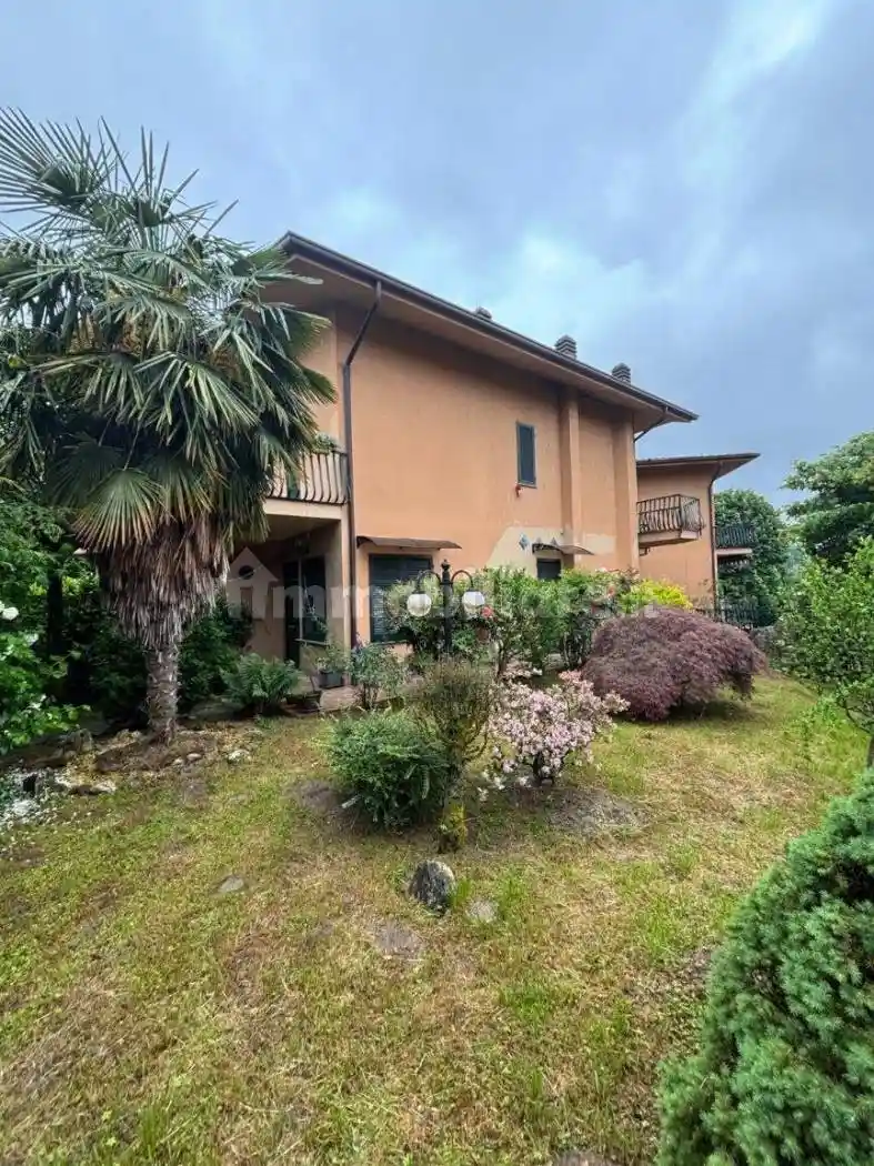 Villa in vendita a Barzanò