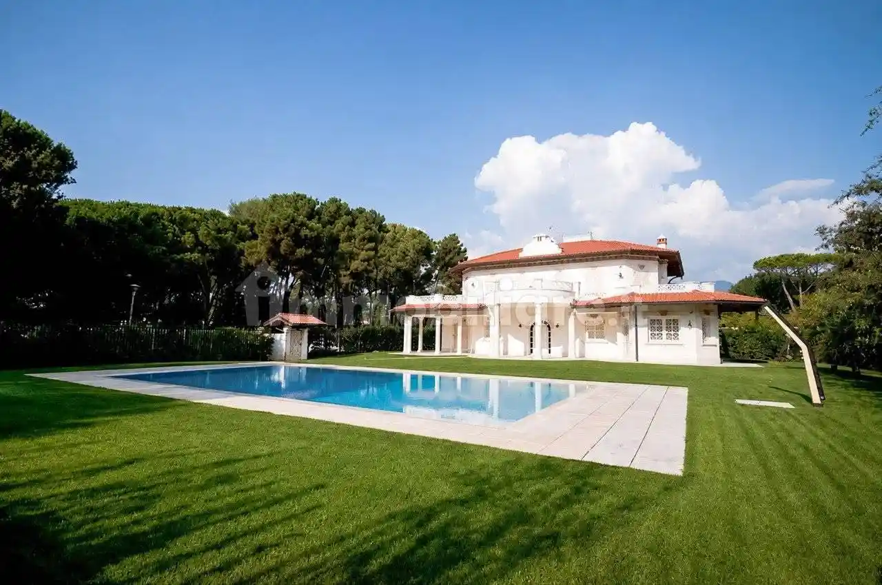 Villa in vendita a Forte dei Marmi