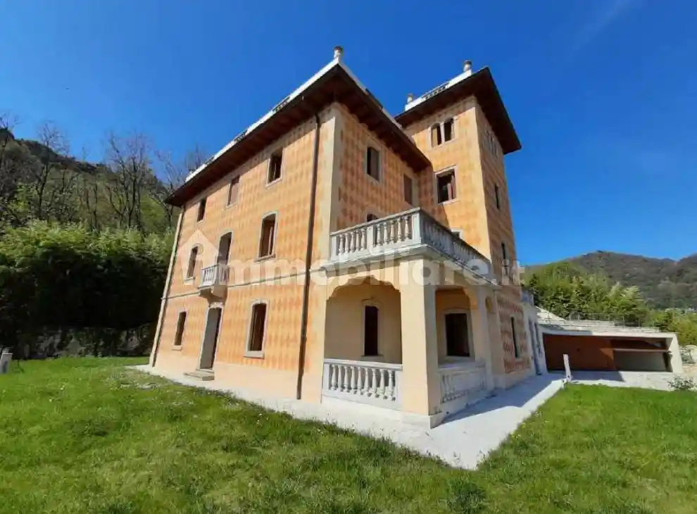 Palazzo - Edificio in vendita a Vittorio Veneto