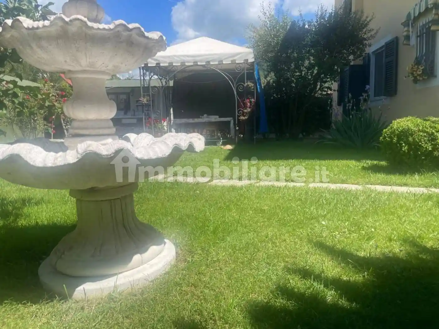 Casa indipendente in vendita a Luni
