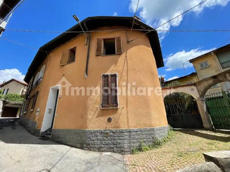 Appartamento in vendita a Gemonio
