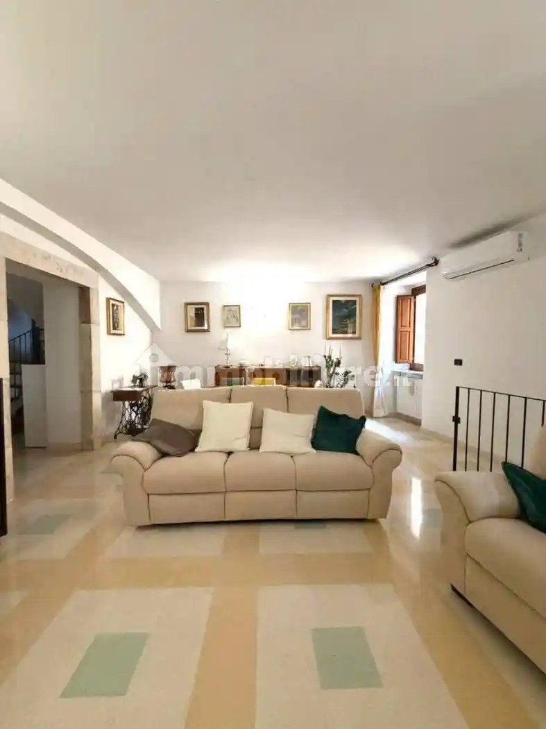 Casa indipendente in vendita a L'Aquila