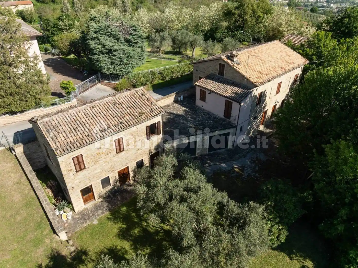Rustico - Casale in vendita a Serra San Quirico
