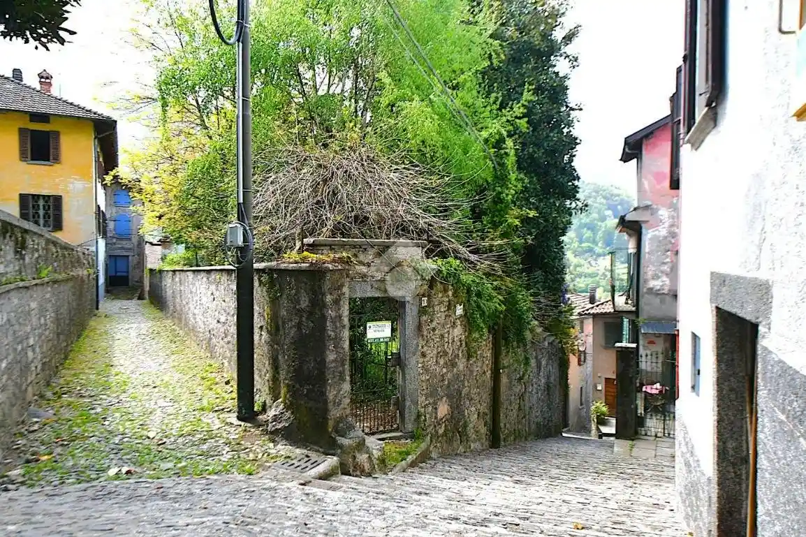 Appartamento in vendita a Faggeto Lario