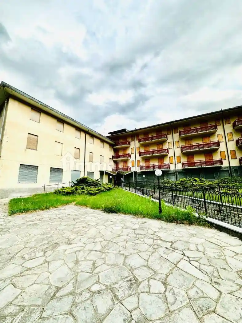 Palazzo - Edificio in affitto a Milano