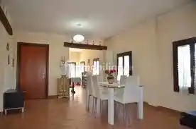 Palazzo - Stabile in vendita a Tresignana