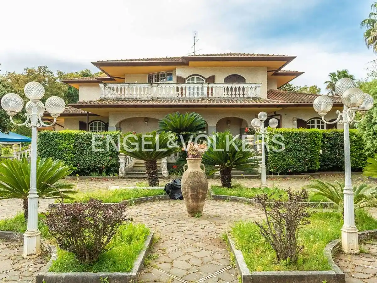 Villa in vendita a Cisterna di Latina