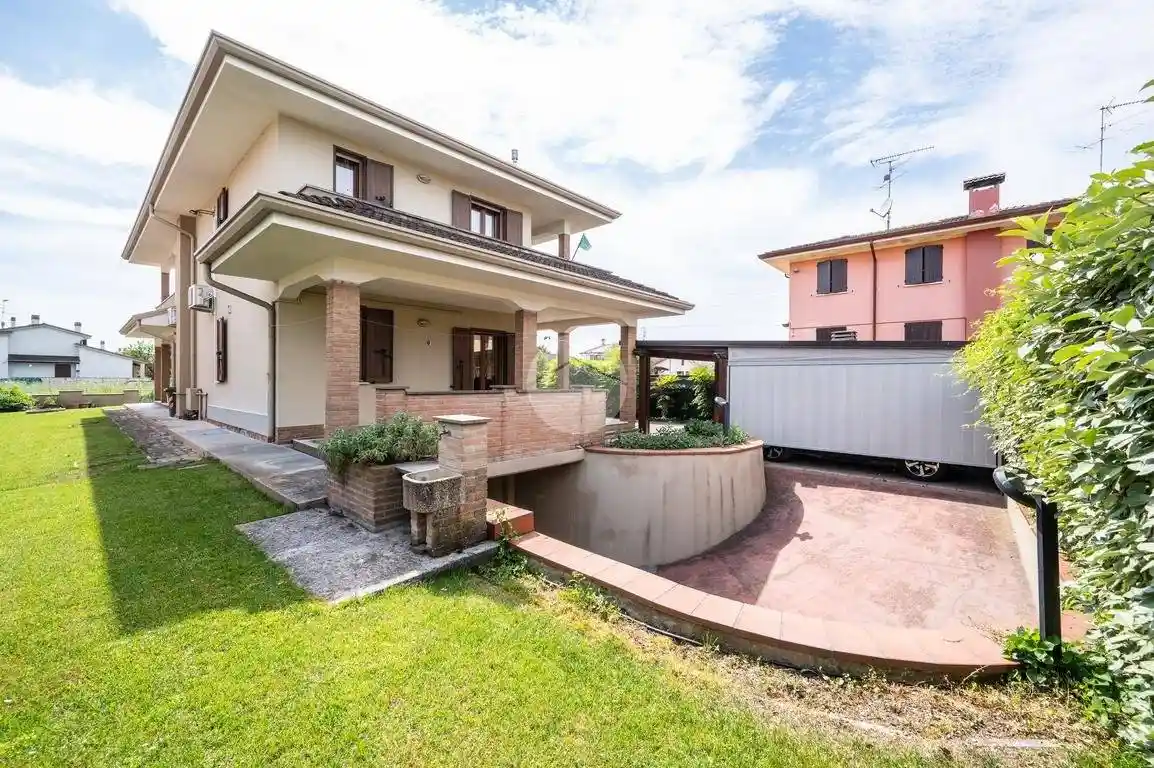 Villa in vendita a Curtatone