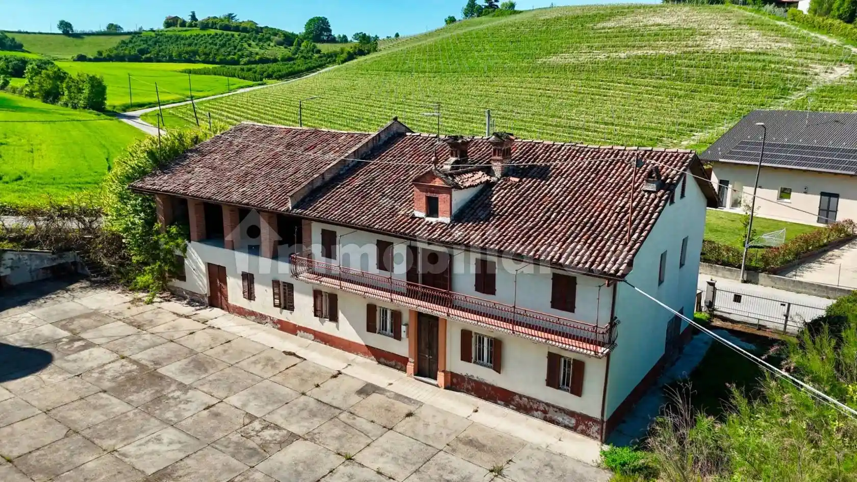 Rustico - Casale in vendita a Alba