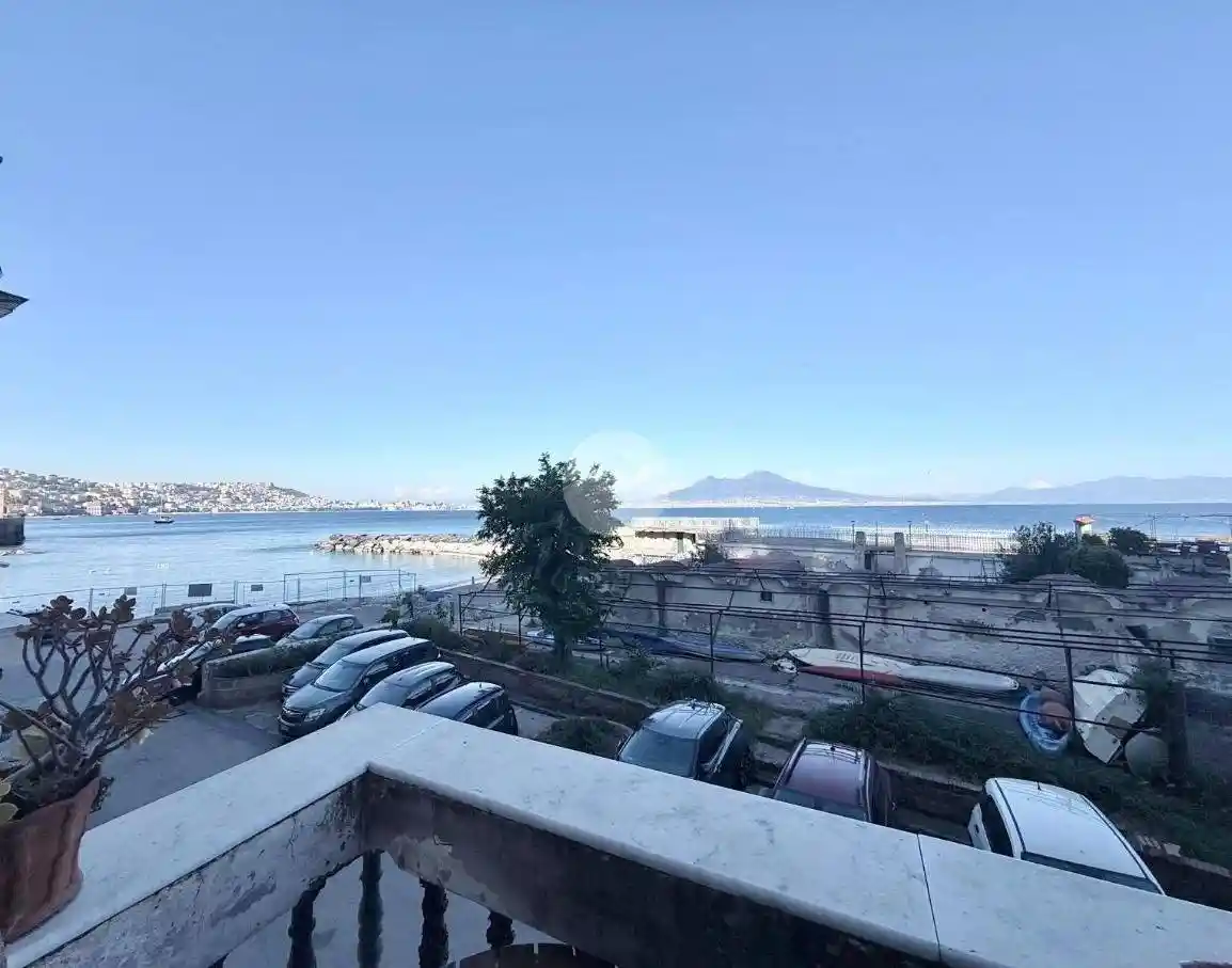Appartamento in vendita a Napoli