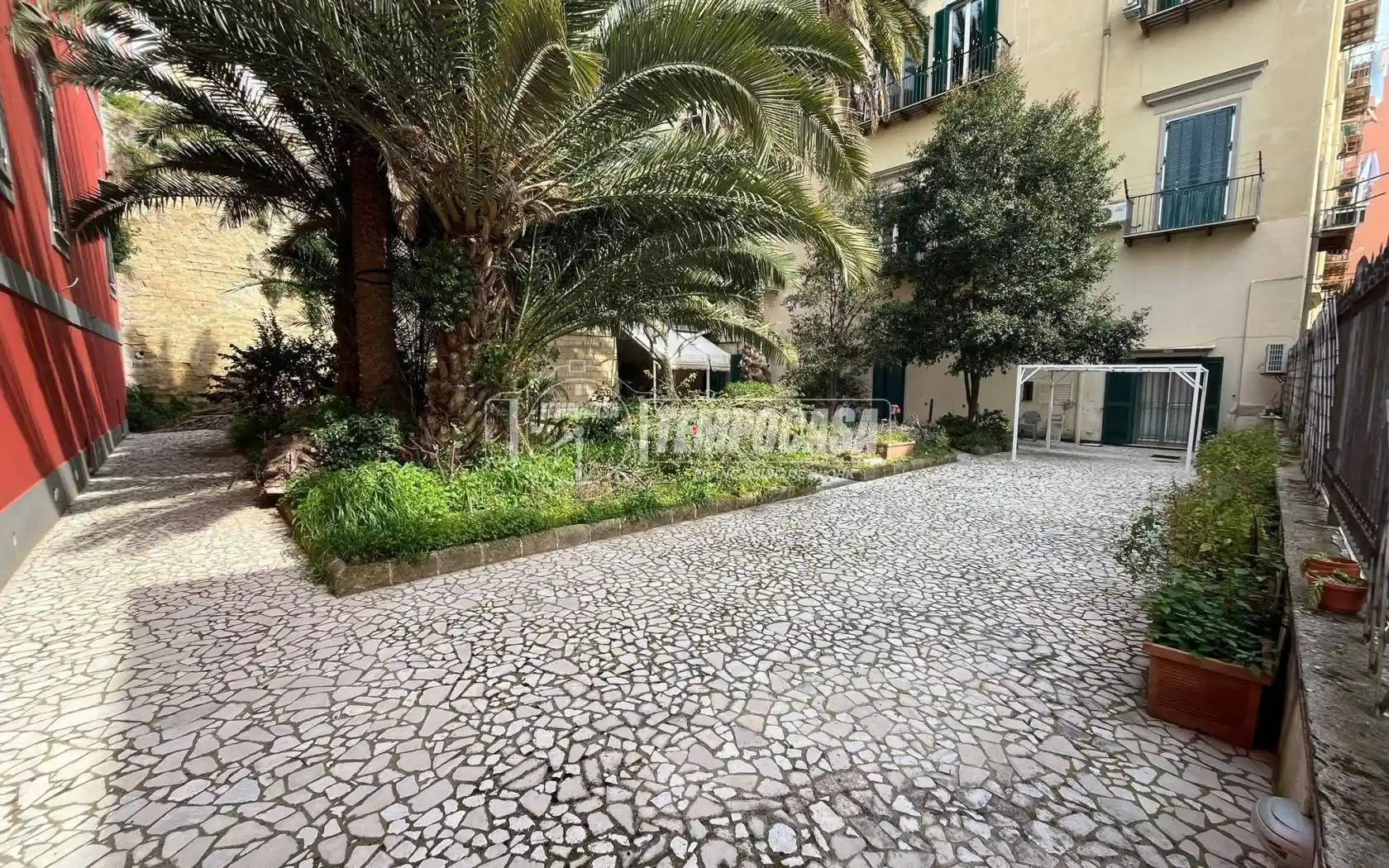 Appartamento in vendita a Napoli