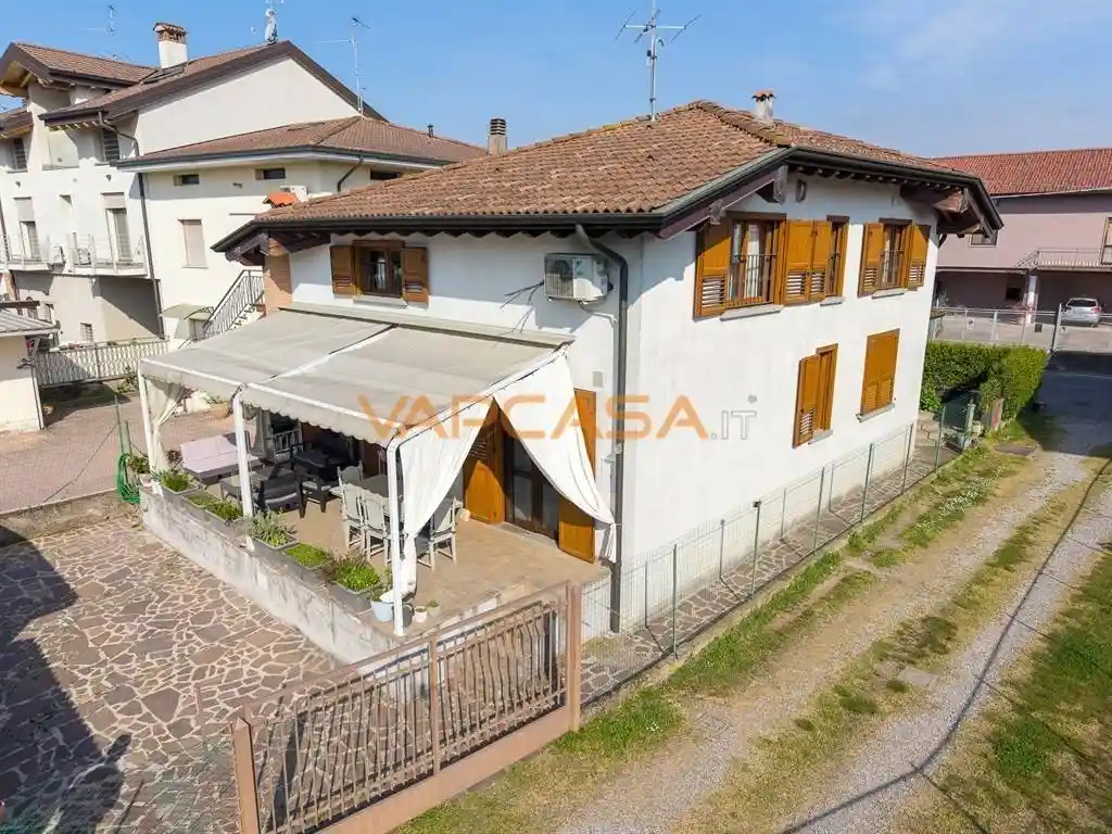Villa in vendita a Calcio