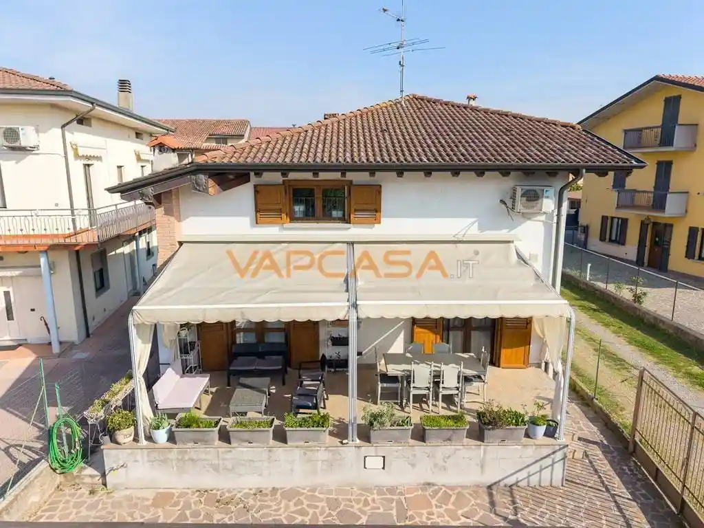 Villa in vendita a Calcio