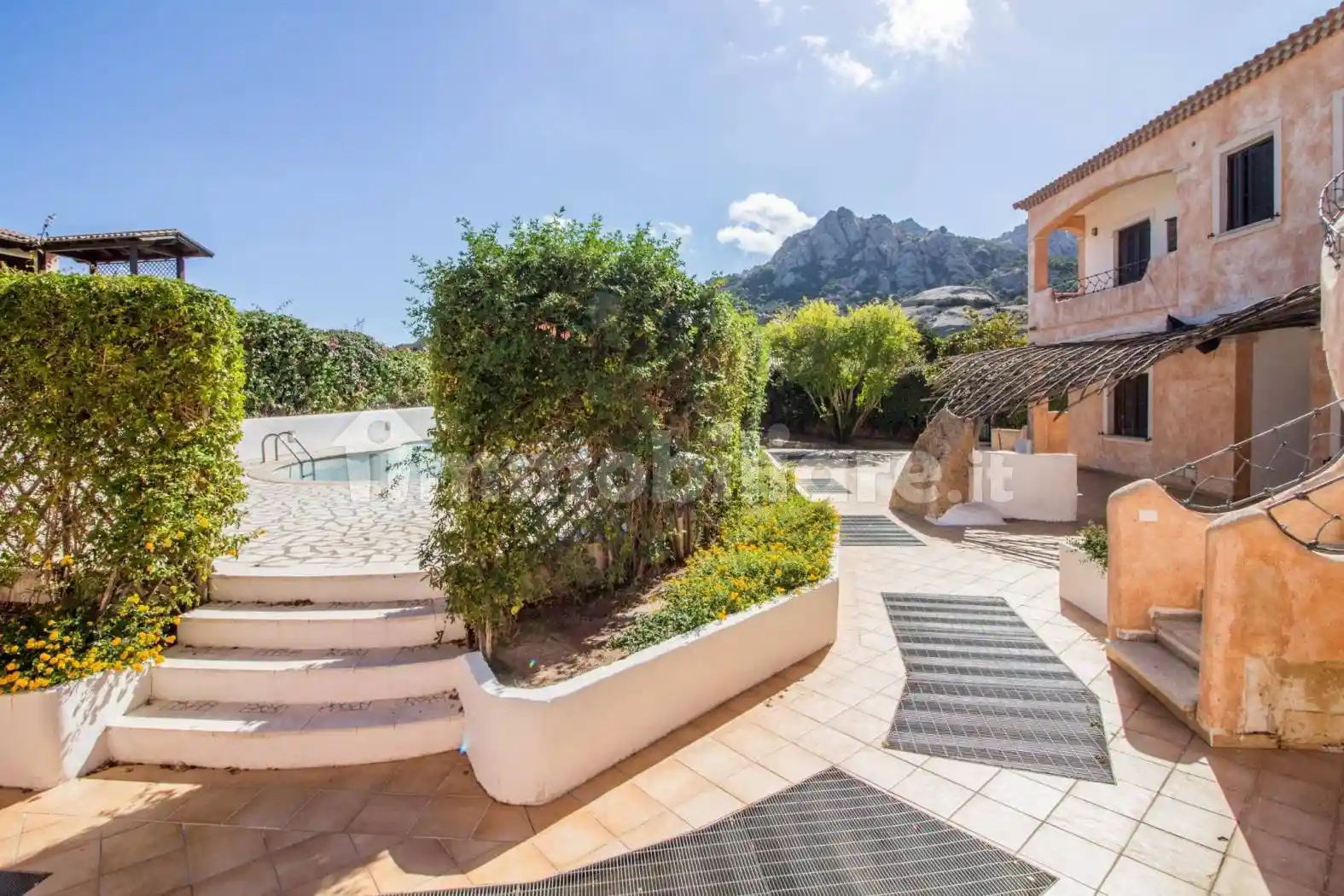Appartamento in vendita a Arzachena