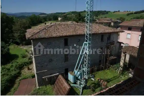 Palazzo - Stabile in vendita a Vigolzone