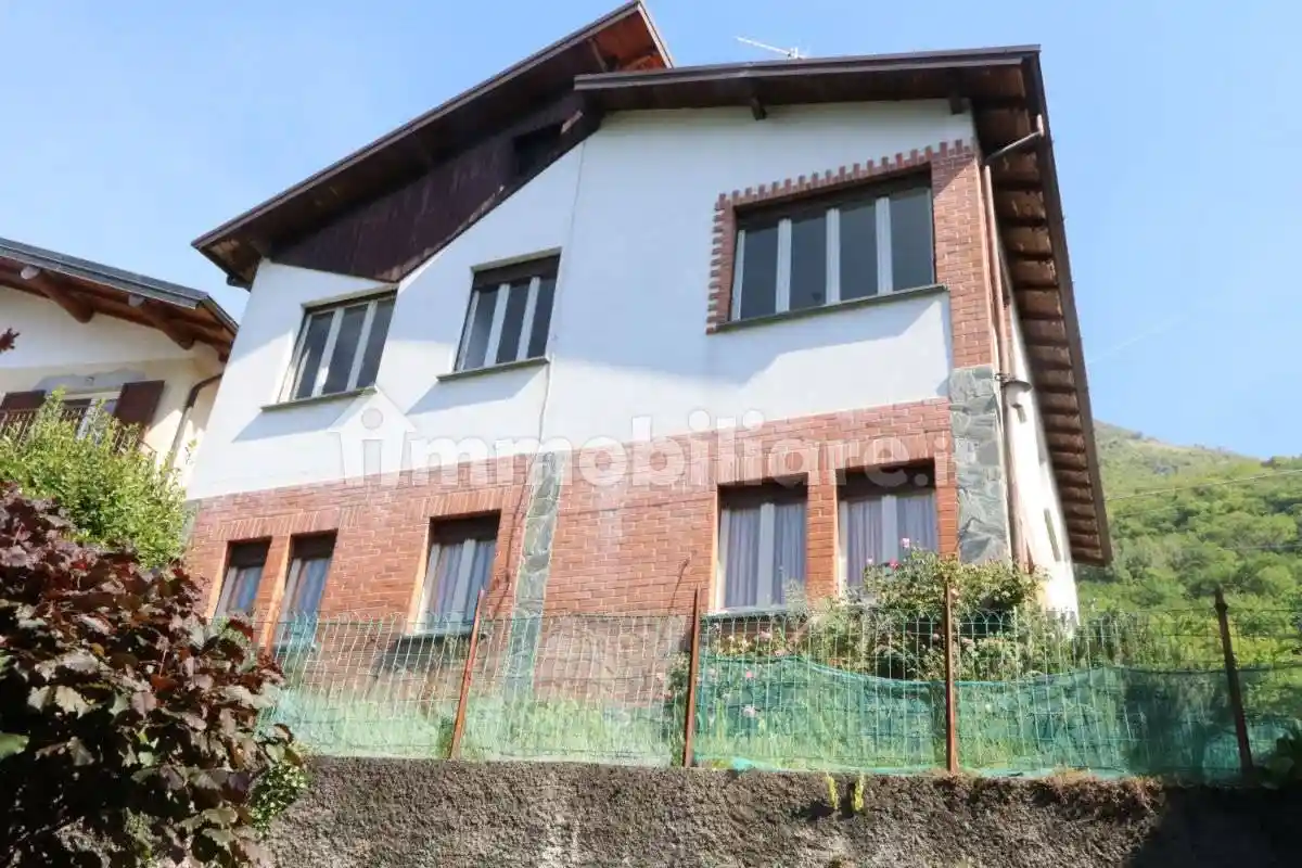 Villa in vendita a Carlazzo
