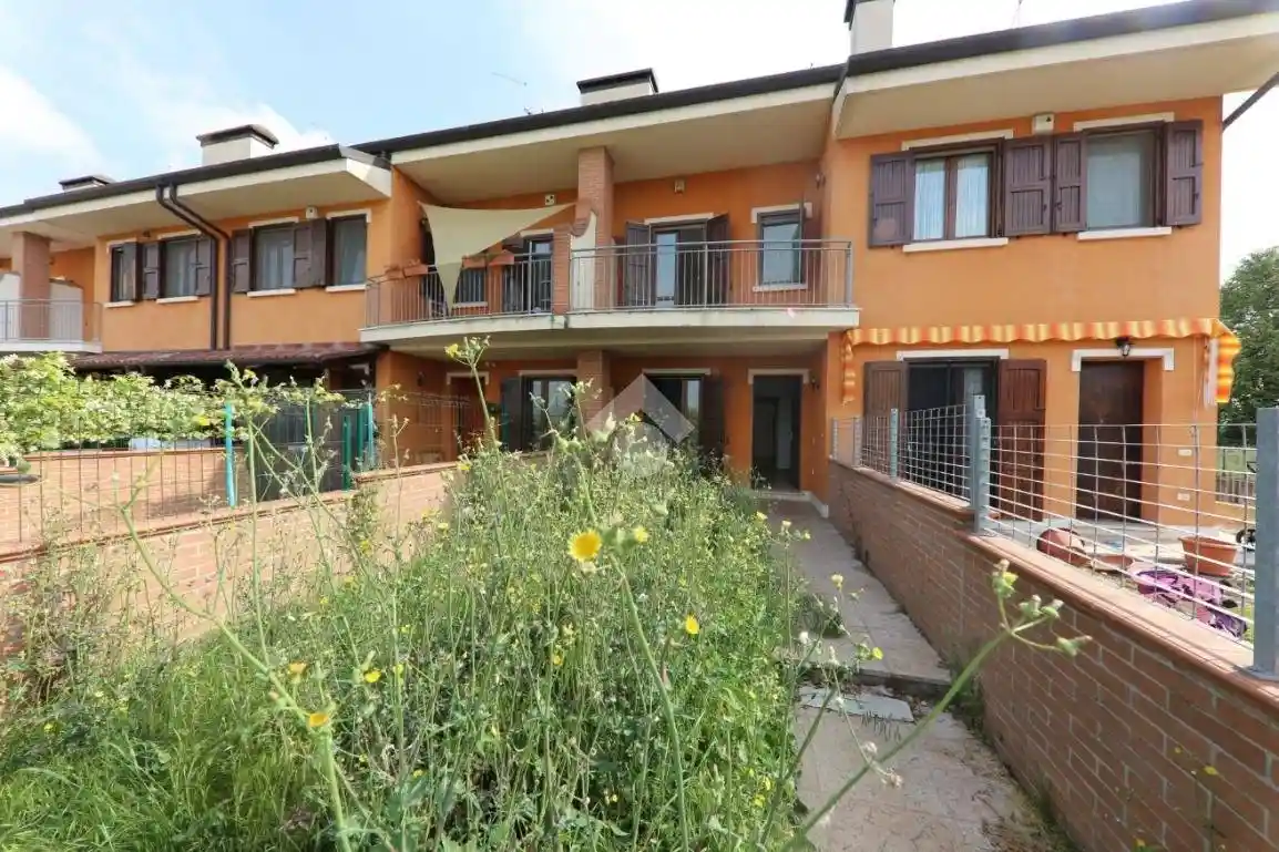 Villetta a schiera in vendita a Roverbella