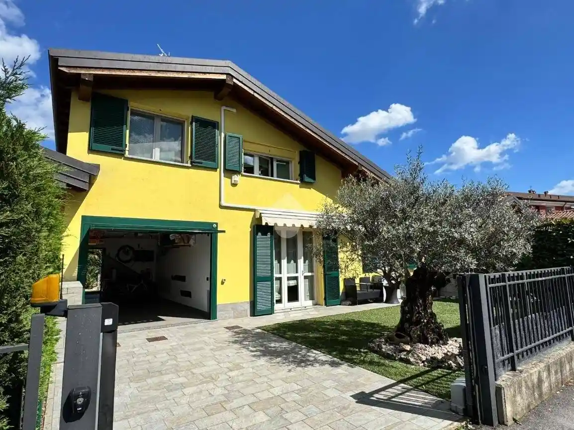 Villetta a schiera in vendita a Lomagna
