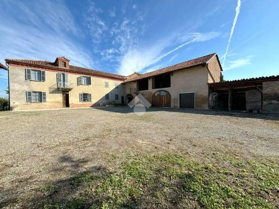Casa indipendente in vendita a Calamandrana