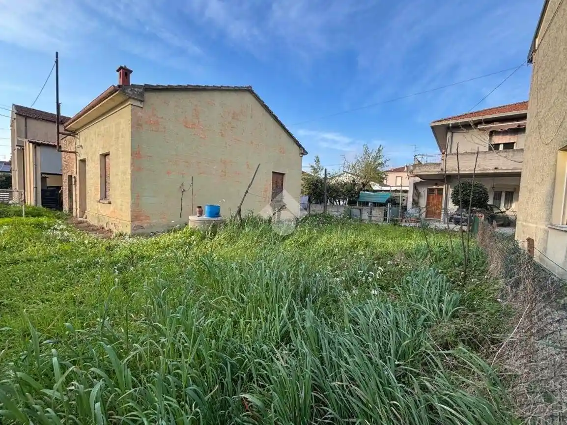 Villa in vendita a Russi