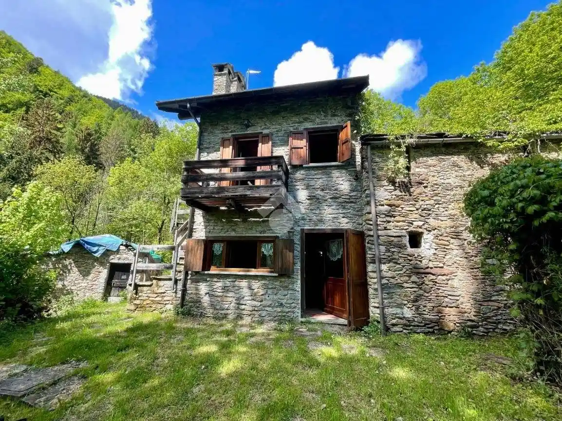 Casa indipendente in vendita a Rasura