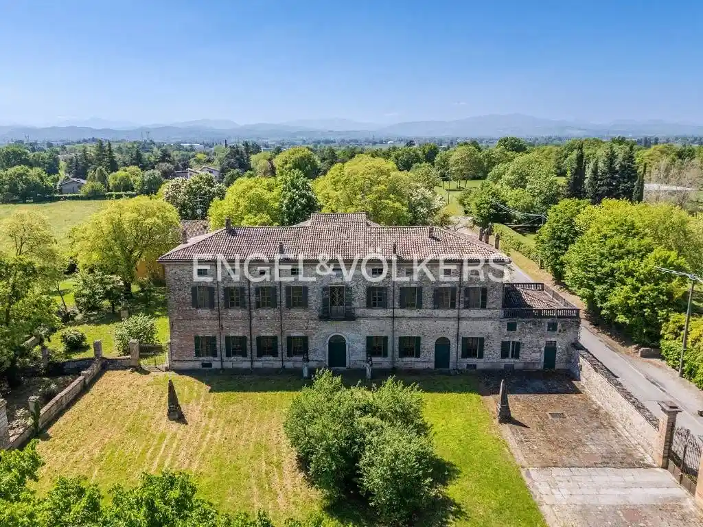 Villa in vendita a Montechiarugolo