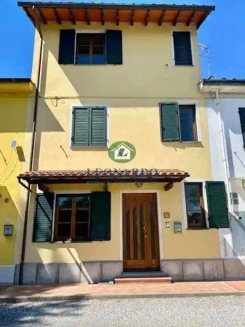 Casa indipendente in vendita a Massa e Cozzile