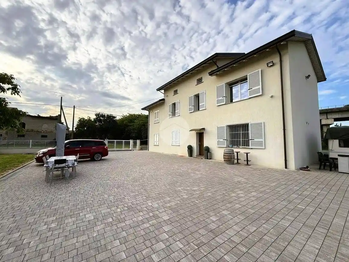 Villa in vendita a Fidenza