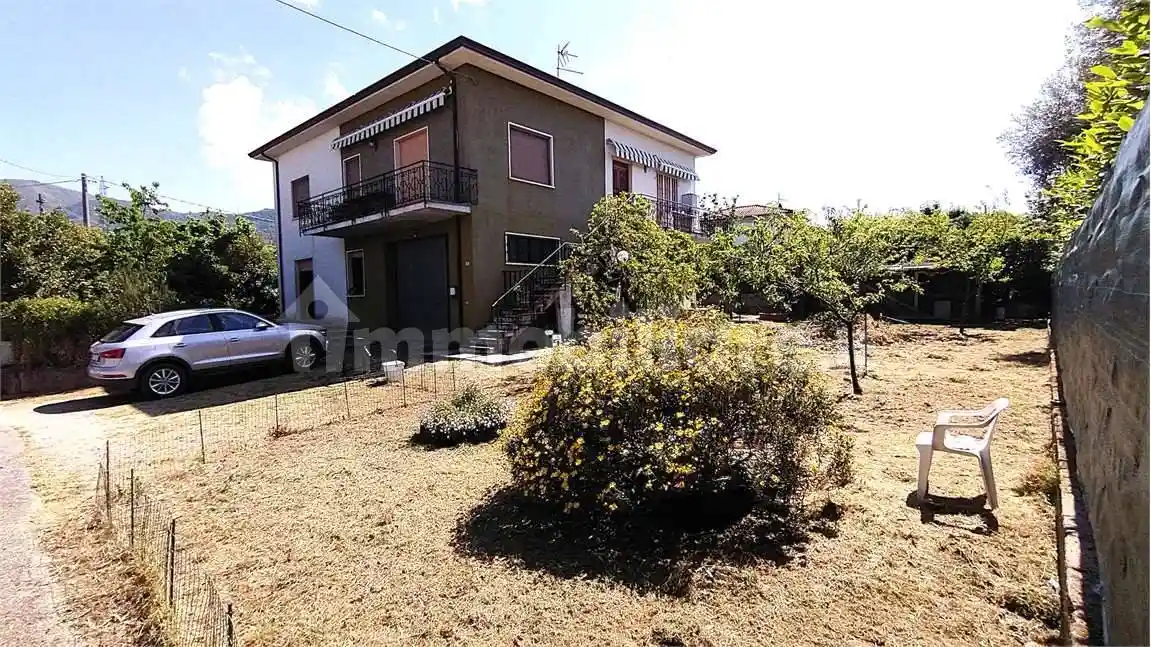 Casa indipendente in vendita a Castelnuovo Magra