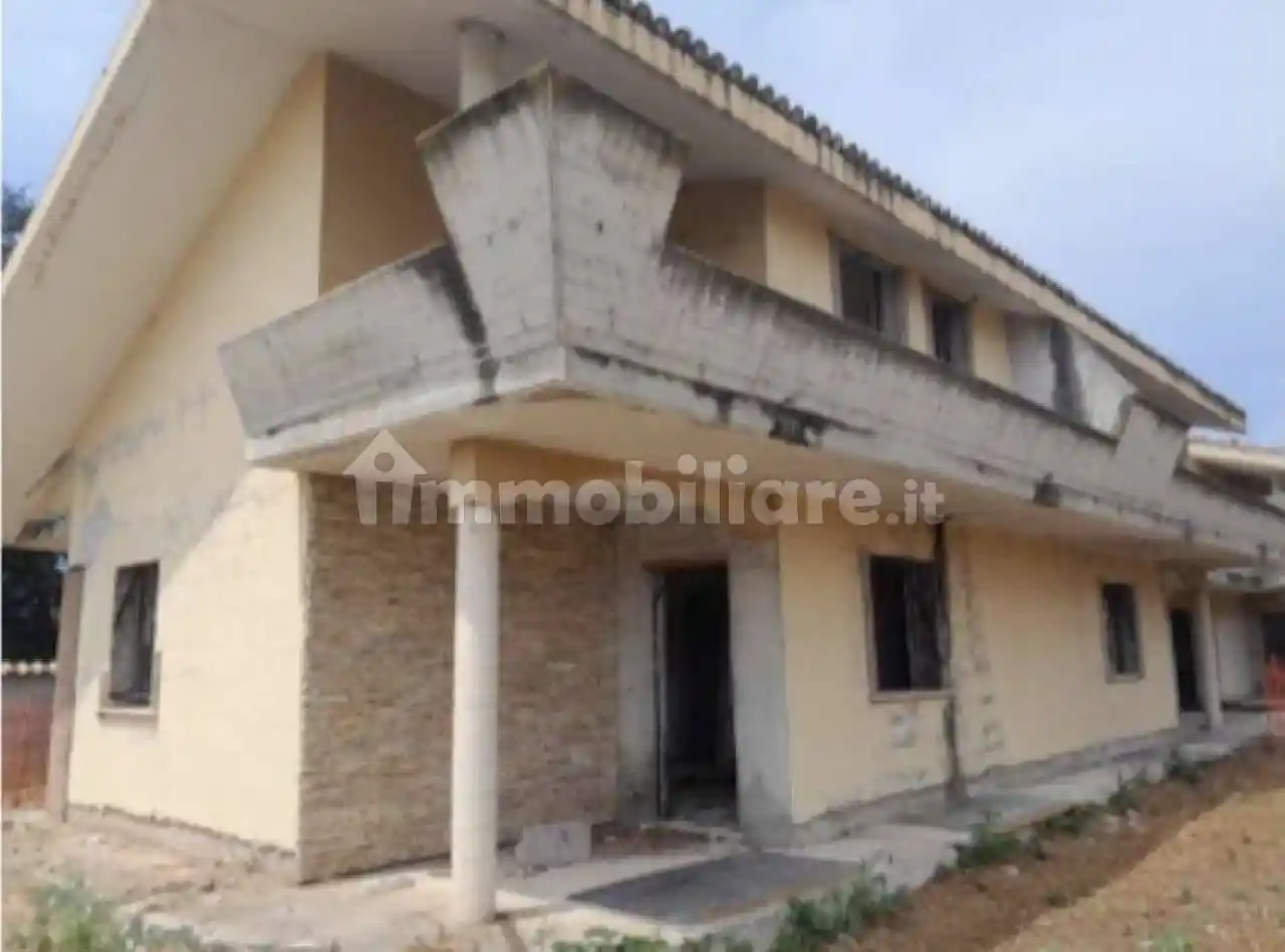 Casa indipendente in vendita a Pomezia