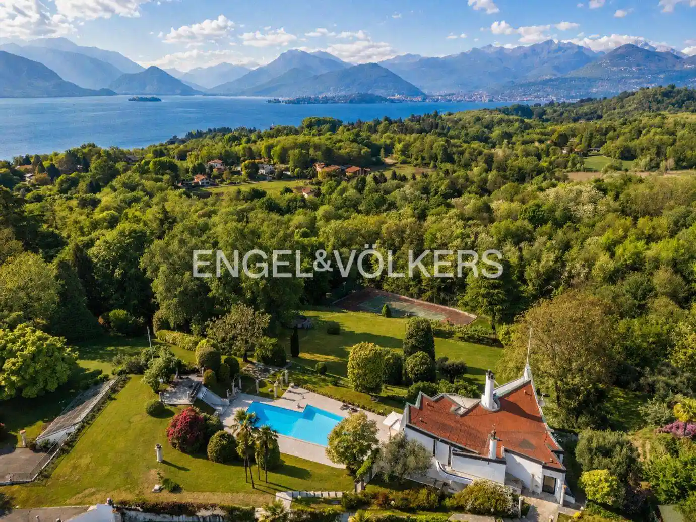 Villa in vendita a Leggiuno