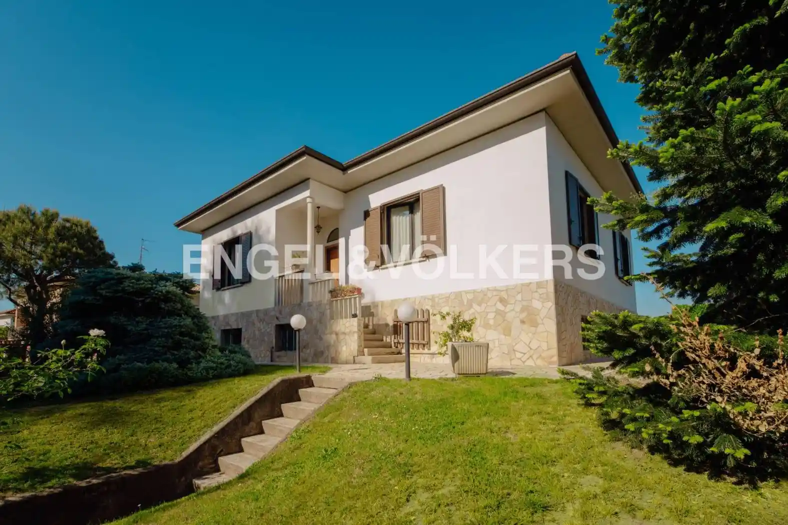 Villa in vendita a Carnago