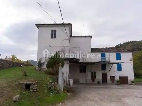 Villa in vendita a Santo Stefano Belbo