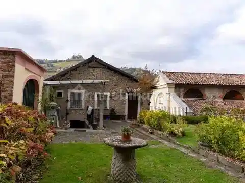 Villa in vendita a Santo Stefano Belbo