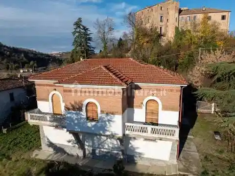 Villa in vendita a Costigliole d'Asti
