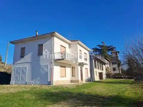 Villa in vendita a Nizza Monferrato